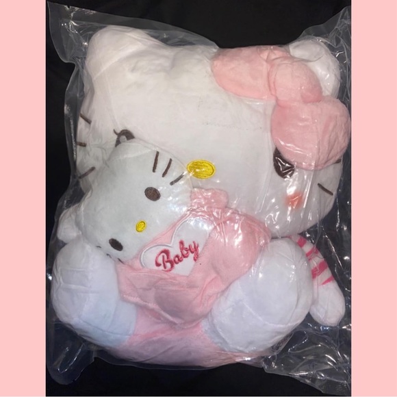 Hello kitty baby plush doll - Picture 3 of 3